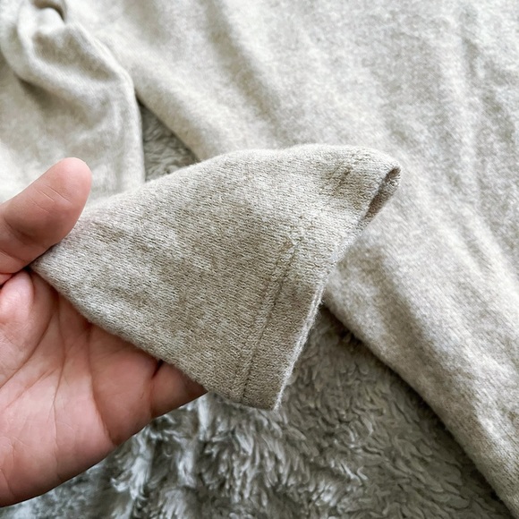 (SOLD) NWT AMERICAN EAGLE Long Sleeved Top (Size L) - Picture 3 of 7